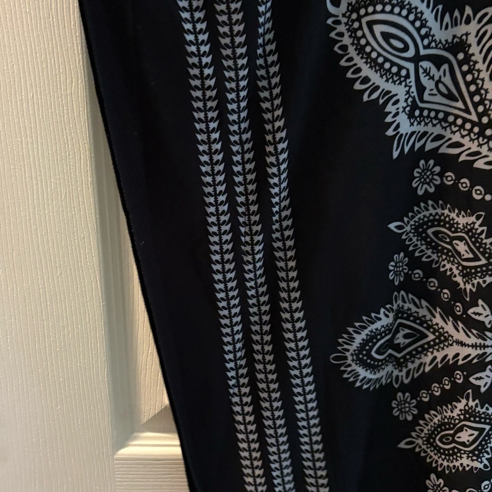 Black and White Paisley Coverup - Picture 2 of 2